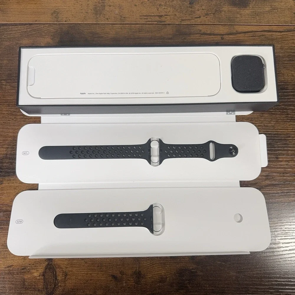 Apple Nike Watch Series 5 44mm Aluminum Ceramic Case Nike (cellular‎ + GPS)